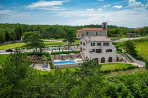 Luxury Pool Villa Gradin - Happy Rentals
